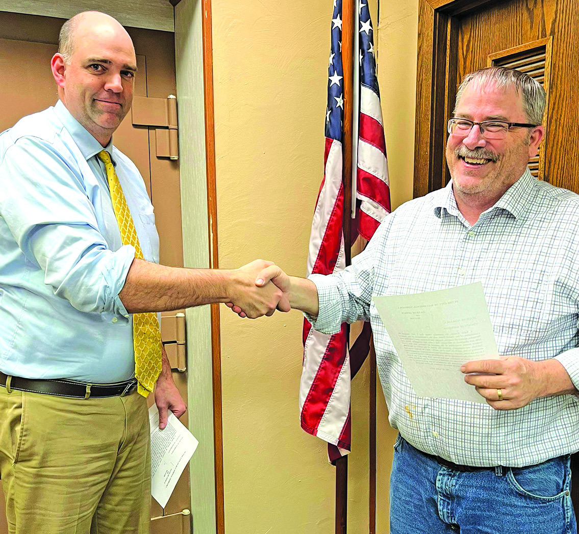 Photo by Samantha Orr Longtime Hay Springs Council member Keith Kearns (right) was appointed as Mayor during the April 9 meeting. Swearing in Mayor Kearns was Hay Springs City Attorney Dan Skavdahl (left).